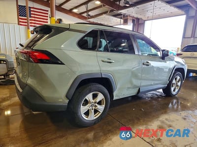 Trzecie zdjęcie samochodu z tyłu: 2019 TOYOTA RAV4 XLE VIN:2T3P1RFV1KC017702 - miniatura