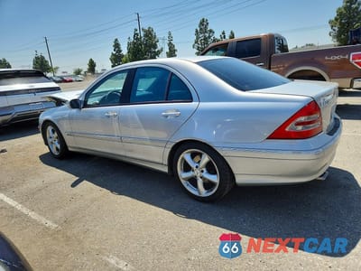 Drugie zdjęcie samochodu z przodu: 2004 MERCEDES-BENZ C 230K SPORT SEDAN VIN:WDBRF40JX4F549745 - miniatura