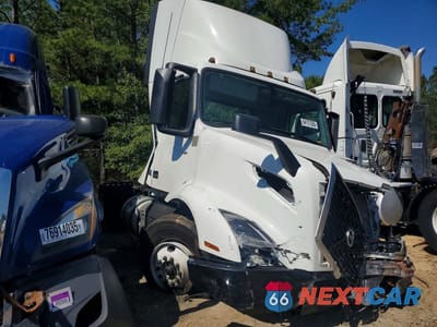 2025 VOLVO VNR SEMI TRUCK 4V4W39EG1SN670646 - główne zdjęcie licytacji z USA - miniatura