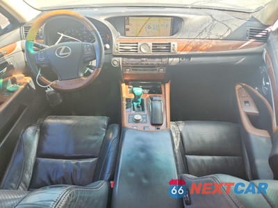 Zdjęcie 8 z 12 samochodu: 2017 LEXUS LS 460 VIN:JTHBL5EF1H5144714 - miniatura