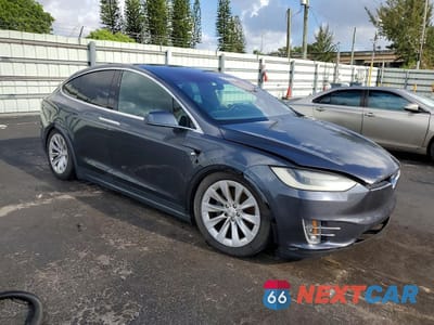 Czwarte zdjęcie samochodu z boku: 2017 TESLA MODEL X 100D VIN:5YJXCDE29HF052215 - miniatura