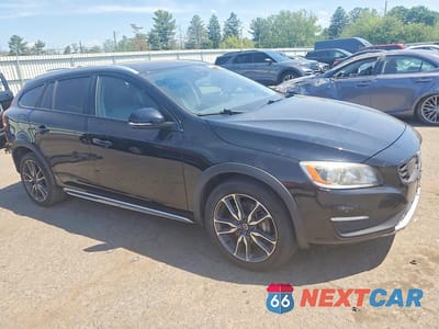 Czwarte zdjęcie samochodu z boku: 2018 VOLVO V60 CROSS COUNTRY PREMIER VIN:YV440MWK4J2052882 - miniatura
