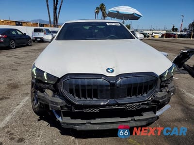 Piąte zdjęcie samochodu w środku: 2025 BMW 530 I VIN:WBA43FJ04SCU23298 - miniatura