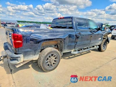 Trzecie zdjęcie samochodu z tyłu: 2016 CHEVROLET SILVERADO K2500 HEAVY DUTY LT VIN:1GC1KVEG9GF304131 - miniatura