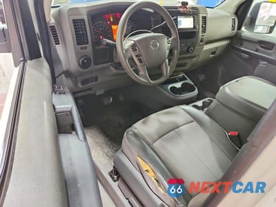 Zdjęcie 8 z 12 samochodu: 2018 NISSAN NV 2500 HD SV VIN:1N6BF0KYXJN805936 - miniatura
