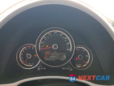 Zdjęcie 9 z 13 samochodu: 2013 VOLKSWAGEN BEETLE TURBO VIN:3VWVT7AT7DM681966 - miniatura