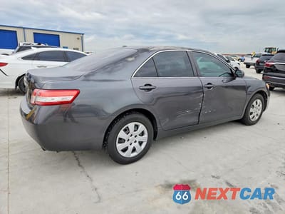 Trzecie zdjęcie samochodu z tyłu: 2010 TOYOTA CAMRY LE VIN:4T1BF3EK9AU039355 - miniatura