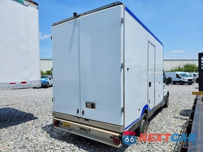 Trzecie zdjęcie samochodu z tyłu: 2020 FORD TRANSIT DELIVERY TRUCK VIN:1FDBW5Z8XLKB24942 - miniatura