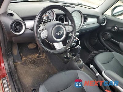 Zdjęcie 8 z 12 samochodu: 2009 MINI COOPER VIN:WMWMF335X9TW72889 - miniatura