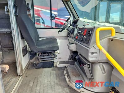 Zdjęcie 11 z 13 samochodu: 2014 ISUZU NPR VIN:JALB4T174E7W00284 - miniatura