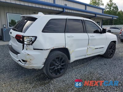 Trzecie zdjęcie samochodu z tyłu: 2020 JEEP GRAND CHEROKEE LAREDO VIN:1C4RJEAG4LC129018 - miniatura