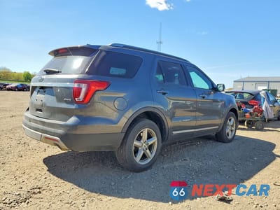 Trzecie zdjęcie samochodu z tyłu: 2017 FORD EXPLORER XLT VIN:1FM5K8D84HGE35620 - miniatura