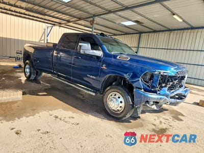 Czwarte zdjęcie samochodu z boku: 2023 RAM 3500 BIG HORN VIN:3C63RRHL3PG643283 - miniatura