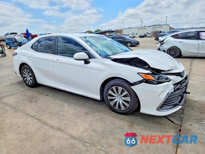 Czwarte zdjęcie samochodu z boku: 2023 TOYOTA CAMRY LE VIN:4T1C31AK7PU606761 - miniatura