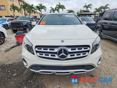Piąte zdjęcie samochodu w środku: 2018 MERCEDES-BENZ GLA 250 VIN:WDCTG4EB1JJ406269 - miniatura