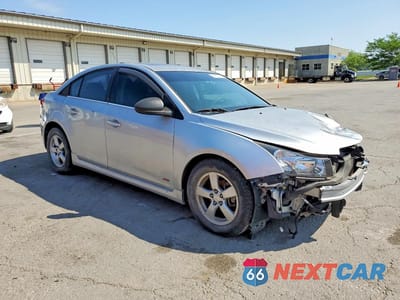 Czwarte zdjęcie samochodu z boku: 2015 CHEVROLET CRUZE LT VIN:1G1PC5SB0F7242894 - miniatura
