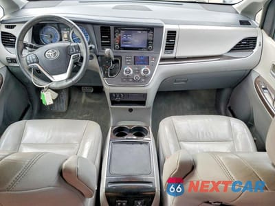 Zdjęcie 8 z 13 samochodu: 2018 TOYOTA SIENNA XLE 8-PASSENGER VIN:5TDYZ3DC8JS910525 - miniatura