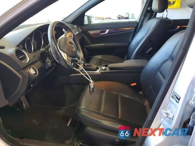 Zdjęcie 7 z 12 samochodu: 2012 MERCEDES-BENZ C 250 VIN:WDDGF4HB0CR218665 - miniatura