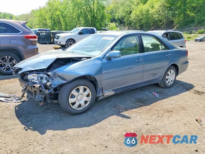 2002 TOYOTA CAMRY LE 4T1BE32K02U564829 - główne zdjęcie licytacji z USA - miniatura