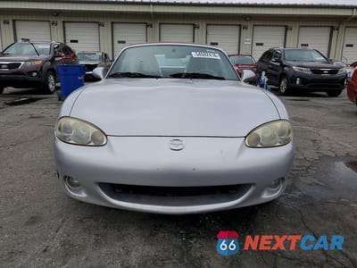 Piąte zdjęcie samochodu w środku: 2002 MAZDA MX-5 MIATA BASE VIN:JM1NB353320229389 - miniatura