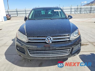Piąte zdjęcie samochodu w środku: 2011 VOLKSWAGEN TOUAREG V6 VIN:WVGFF9BP9BD006779 - miniatura