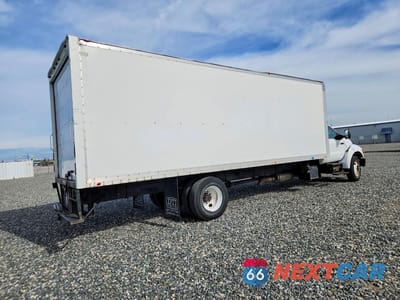 Trzecie zdjęcie samochodu z tyłu: 2013 FORD F750 SUPER DUTY BOX TRUCK VIN:3FRNF7FA6DV034473 - miniatura