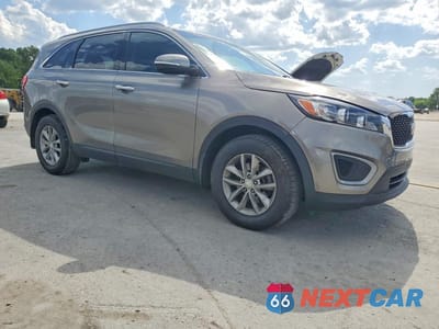 Czwarte zdjęcie samochodu z boku: 2016 KIA SORENTO LX VIN:5XYPG4A35GG060998 - miniatura