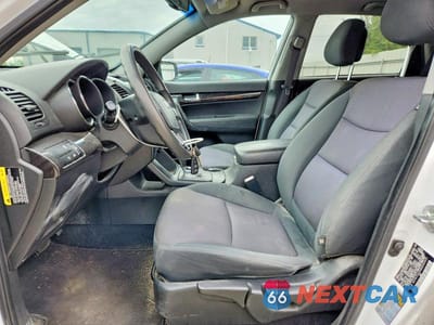 Zdjęcie 7 z 13 samochodu: 2013 KIA SORENTO LX VIN:5XYKT3A6XDG394935 - miniatura