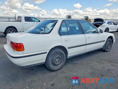 Trzecie zdjęcie samochodu z tyłu: 1993 HONDA ACCORD LX VIN:JHMCB7657PC007974 - miniatura