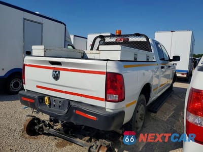 Trzecie zdjęcie samochodu z tyłu: 2016 RAM 2500 ST VIN:3C6UR4CJ0GG309340 - miniatura