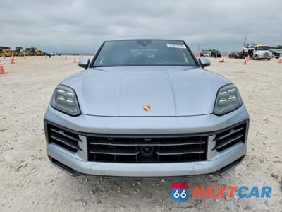Piąte zdjęcie samochodu w środku: 2025 PORSCHE CAYENNE VIN:WP1AA2AY3SDA02305 - miniatura