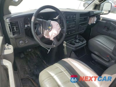 Zdjęcie 8 z 13 samochodu: 2025 CHEVROLET EXPRESS 3500 CARGO DELIVERY VAN VIN:1GCZGHF72S1251069 - miniatura