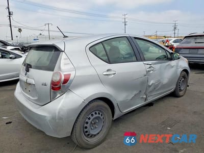 Trzecie zdjęcie samochodu z tyłu: 2013 TOYOTA PRIUS C TWO VIN:JTDKDTB39D1545572 - miniatura