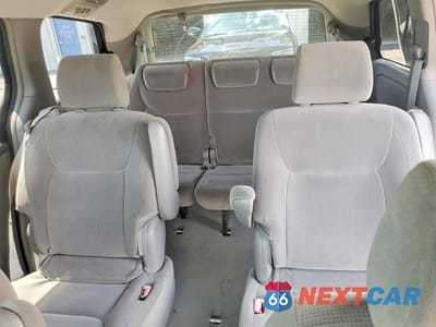 Zdjęcie 10 z 13 samochodu: 2004 TOYOTA SIENNA LE 7 PASSENGER VIN:5TDZA23C04S117716 - miniatura