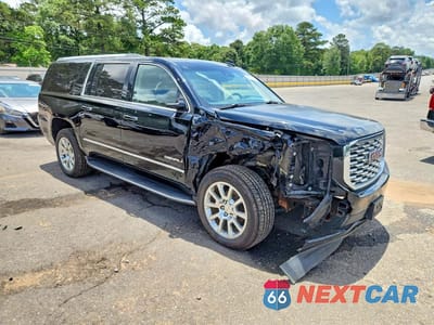 Czwarte zdjęcie samochodu z boku: 2018 GMC YUKON XL DENALI VIN:1GKS1HKJXJR170961 - miniatura