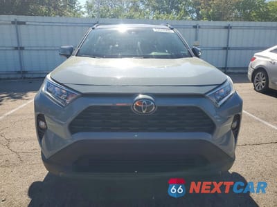 Piąte zdjęcie samochodu w środku: 2019 TOYOTA RAV4 XLE VIN:2T3P1RFV0KW039558 - miniatura