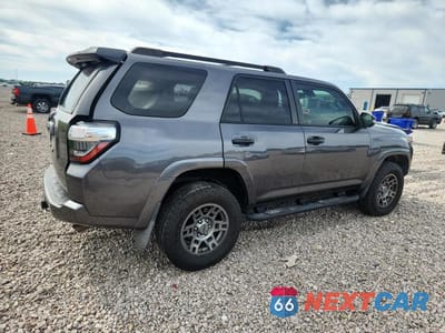 Trzecie zdjęcie samochodu z tyłu: 2020 TOYOTA 4RUNNER VENTURE EDITION VIN:JTEBU5JR1L5815060 - miniatura