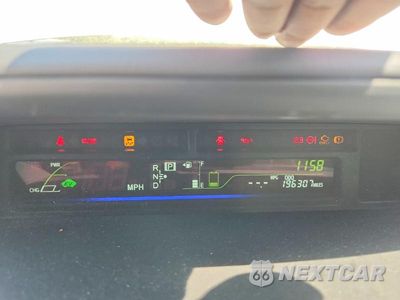 Zdjęcie 9 z 12 samochodu: 2012 TOYOTA PRIUS V TWO VIN:JTDZN3EU9C3029621 - miniatura