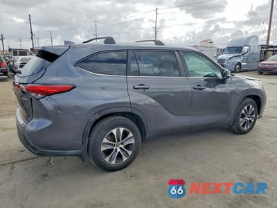 Trzecie zdjęcie samochodu z tyłu: 2023 TOYOTA HIGHLANDER HYBRID XLE VIN:5TDKBRCH1PS566149 - miniatura