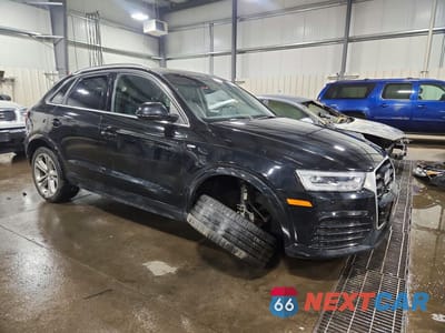 Czwarte zdjęcie samochodu z boku: 2017 AUDI Q3 PRESTIGE VIN:WA1GCCFS6HR001333 - miniatura