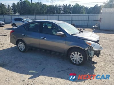 Czwarte zdjęcie samochodu z boku: 2018 NISSAN VERSA SV VIN:3N1CN7AP3JL837660 - miniatura