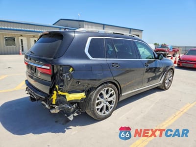 Trzecie zdjęcie samochodu z tyłu: 2020 BMW X7 XDRIVE40I VIN:5UXCW2C02L9B99279 - miniatura