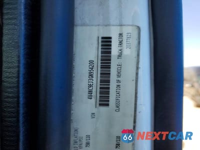 Zdjęcie 10 z 10 samochodu: 2016 VOLVO VNL SEMI TRUCK VIN:4V4NC9EJ3GN954200 - miniatura