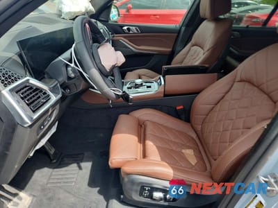 Zdjęcie 7 z 14 samochodu: 2026 BMW X5 M60I VIN:5UX33EU04T9383788 - miniatura