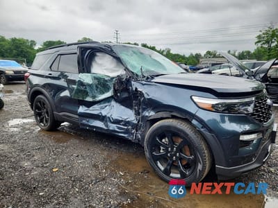 Czwarte zdjęcie samochodu z boku: 2023 FORD EXPLORER ST-LINE VIN:1FMSK8KH6PGB25067 - miniatura