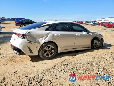 Trzecie zdjęcie samochodu z tyłu: 2021 KIA K5 LXS VIN:5XXG14J21MG054737 - miniatura