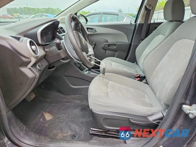 Zdjęcie 7 z 12 samochodu: 2018 CHEVROLET SONIC LS VIN:1G1JB5SG8J4110853 - miniatura