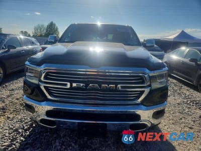 Piąte zdjęcie samochodu w środku: 2022 RAM 1500 LARAMIE VIN:1C6SRFJM3NN262552 - miniatura