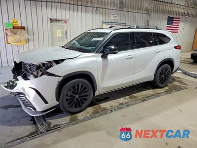 2023 TOYOTA HIGHLANDER XSE 5TDKDRAH3PS508265 - główne zdjęcie licytacji z USA - miniatura