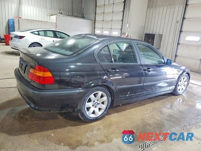 Trzecie zdjęcie samochodu z tyłu: 2003 BMW 325 I VIN:WBAEV33473KR25212 - miniatura